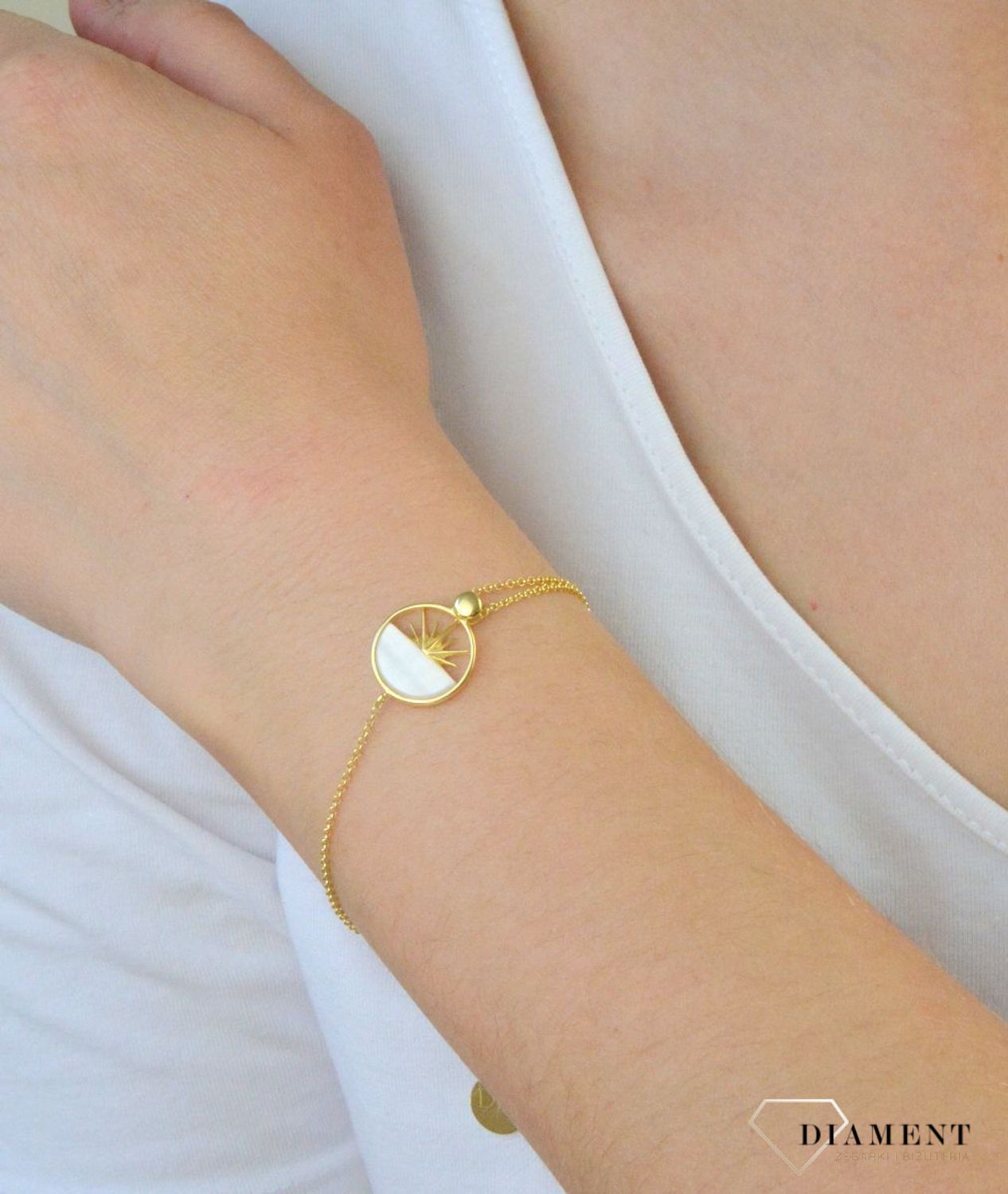 Bransoletka srebrna pozłacana z masą perłową słońce DZB417 MPB Z. Bransoletka srebrna z masą perłową. Bransoletka srebrna pozłacana. Bransoletka z zawieszką słońce. Bransoletka t.jpg